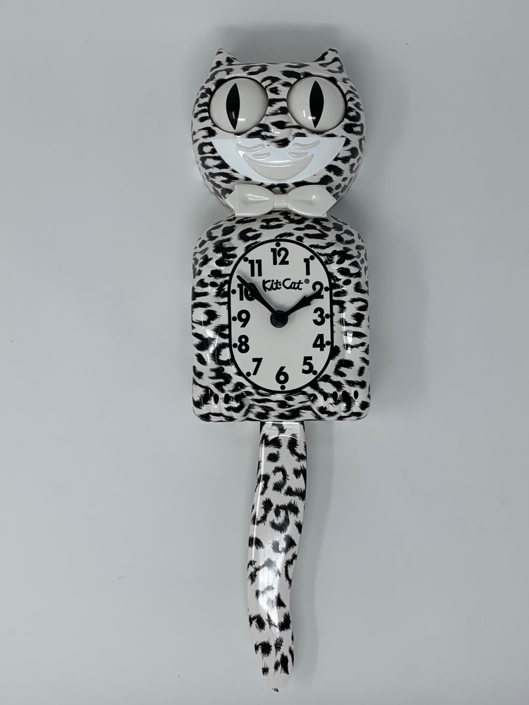 Snow Leopard Kit Cat Clock - Exotic Pet Collection